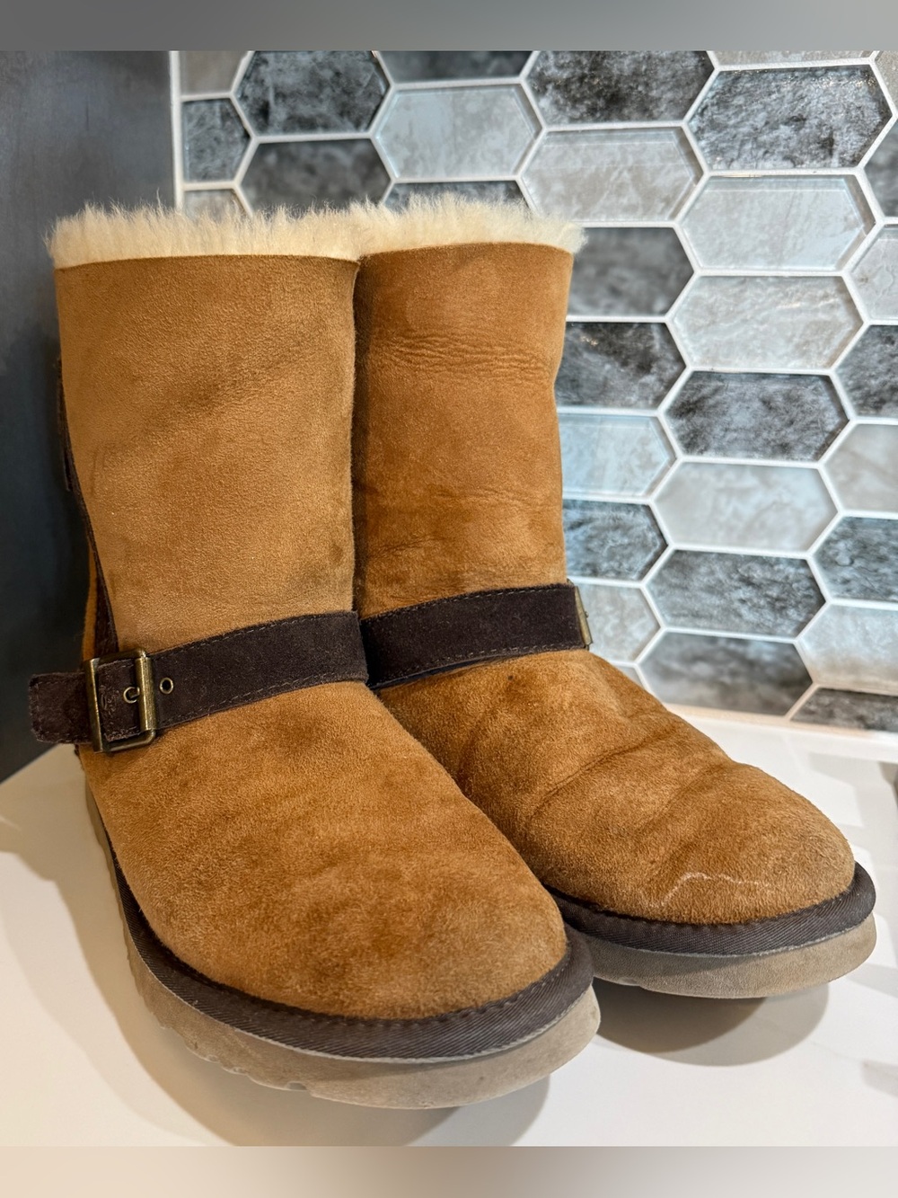 Ugg Blaise Classic Shearling Boots - size 9 - Picture 4 of 11